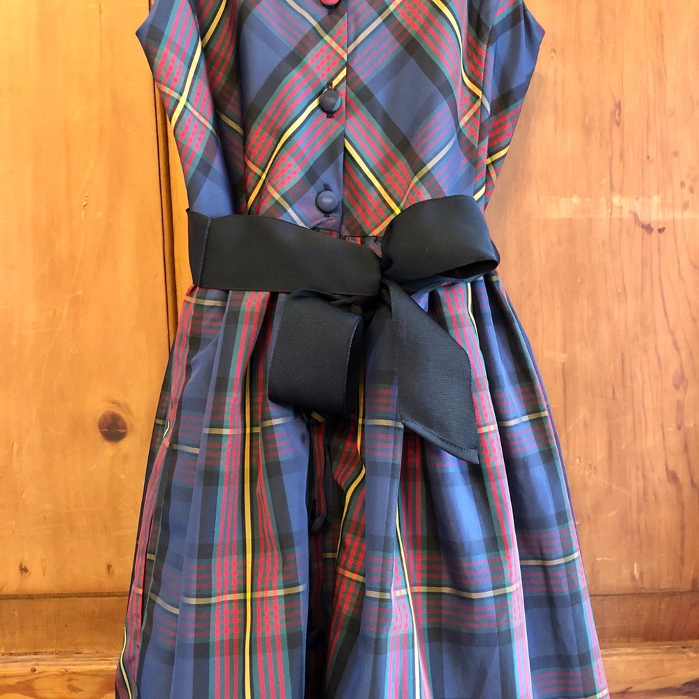 Great condition! Taffeta fabric.